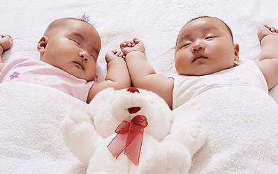 为生双胞胎我做了试管婴儿，42岁高龄我如愿生下龙凤胎！