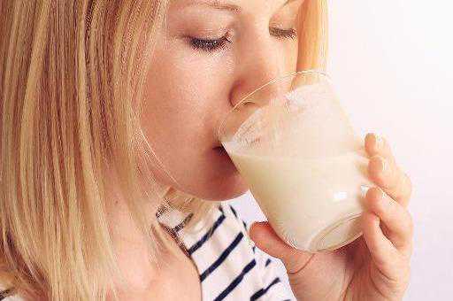 孕期喝牛奶对宝宝好，关于牛奶的选择你选对了吗？
