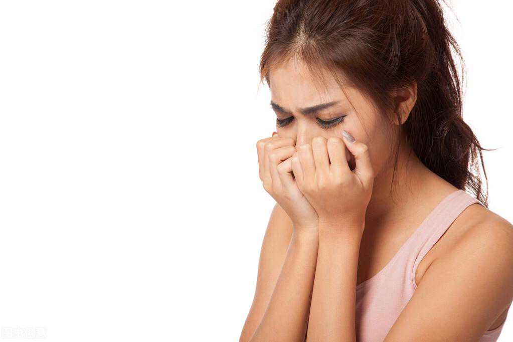 女性朋友们要警惕了！出现子宫内膜异位，小心引起不孕不育