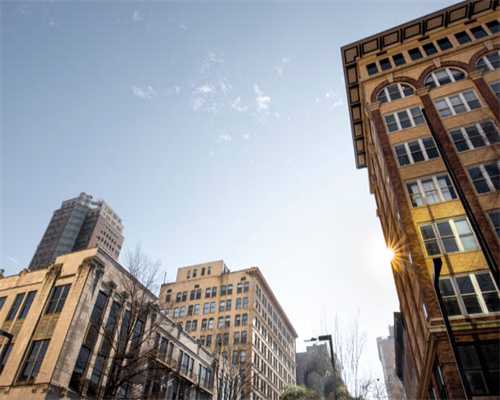 肾移植手术成功，藏族青年用五彩哈达敬赠妙手医生